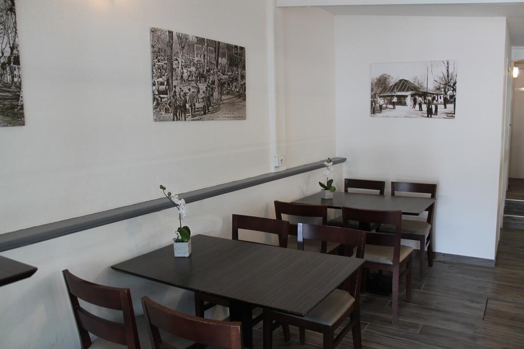 La Hourquie Cafe Hotel Morlaas Ngoại thất bức ảnh