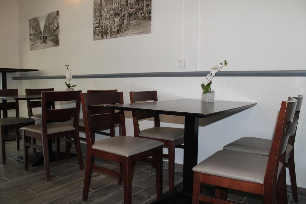 La Hourquie Cafe Hotel Morlaas Ngoại thất bức ảnh