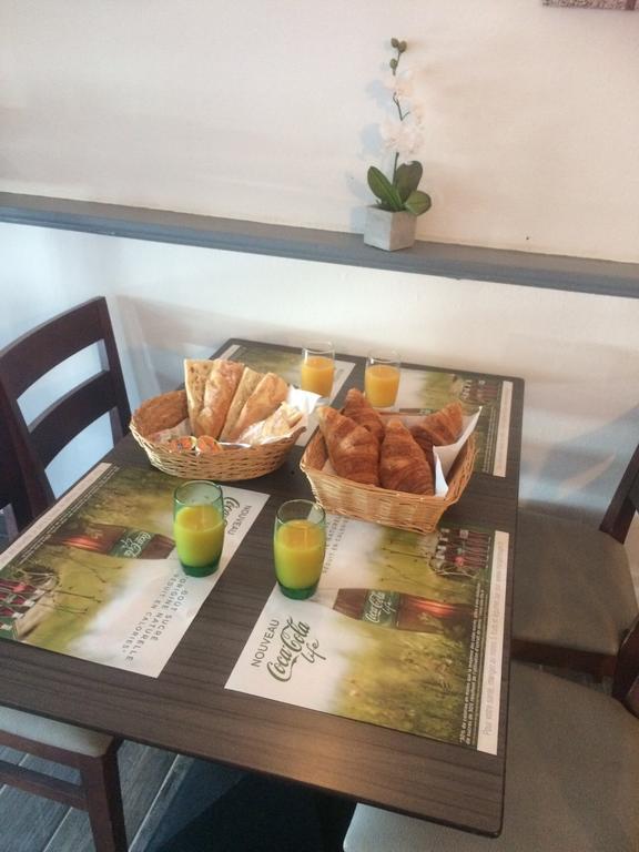 La Hourquie Cafe Hotel Morlaas Ngoại thất bức ảnh