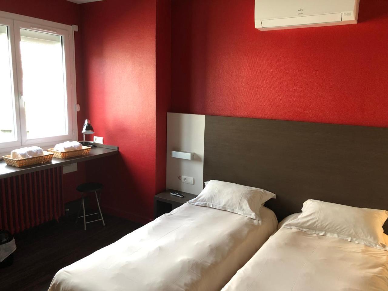 La Hourquie Cafe Hotel Morlaas Ngoại thất bức ảnh