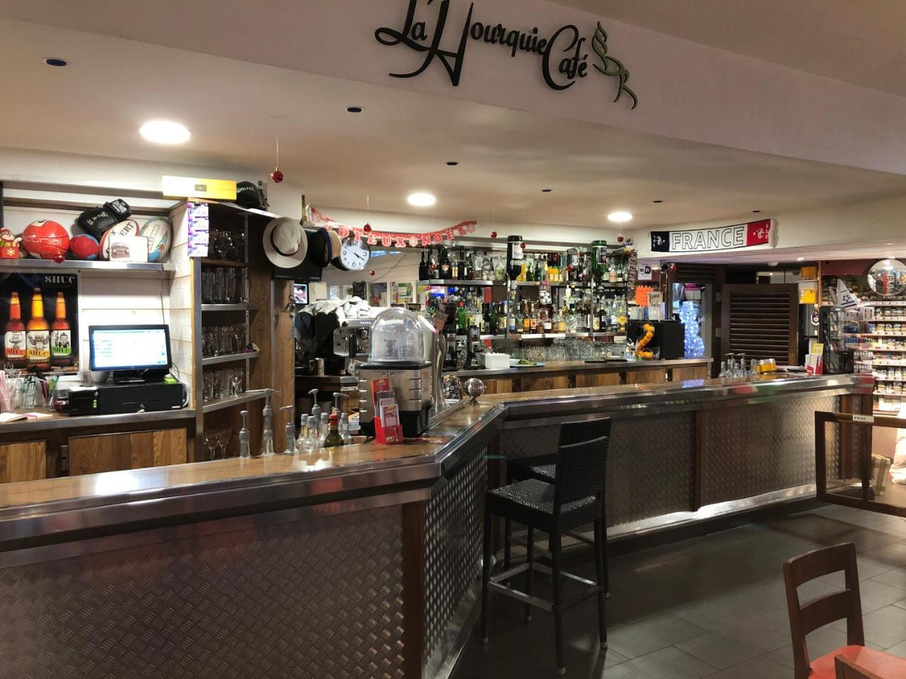 La Hourquie Cafe Hotel Morlaas Ngoại thất bức ảnh